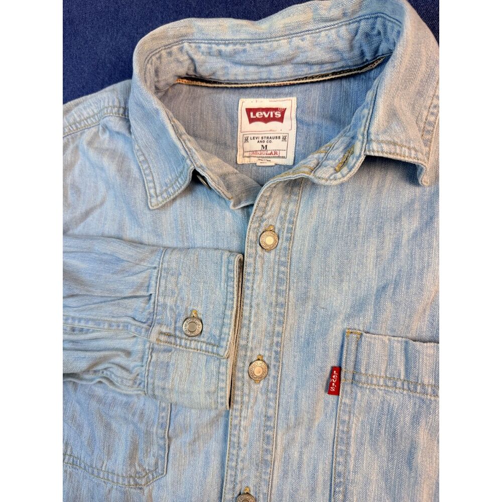 Levi’s Men’s M Light Wash Western Denim Chambray Shirt Metal Snap Red Tab